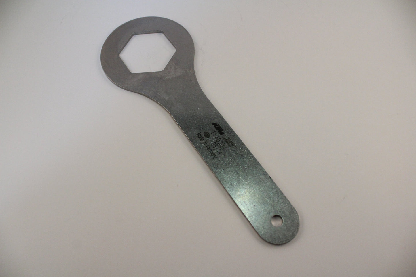 Ring wrench