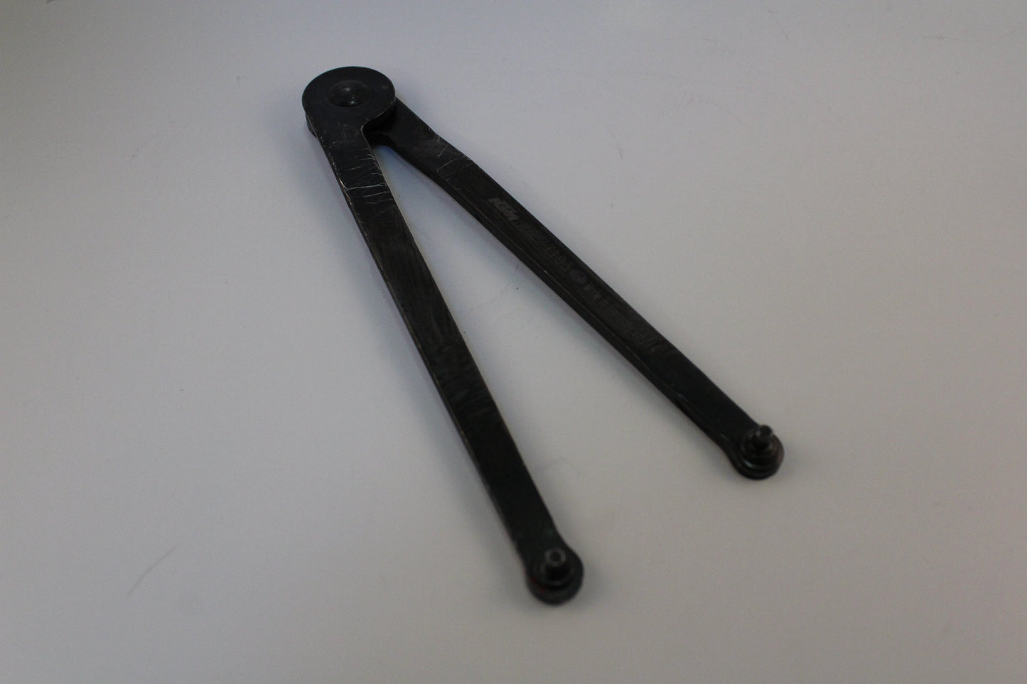 Pin wrench