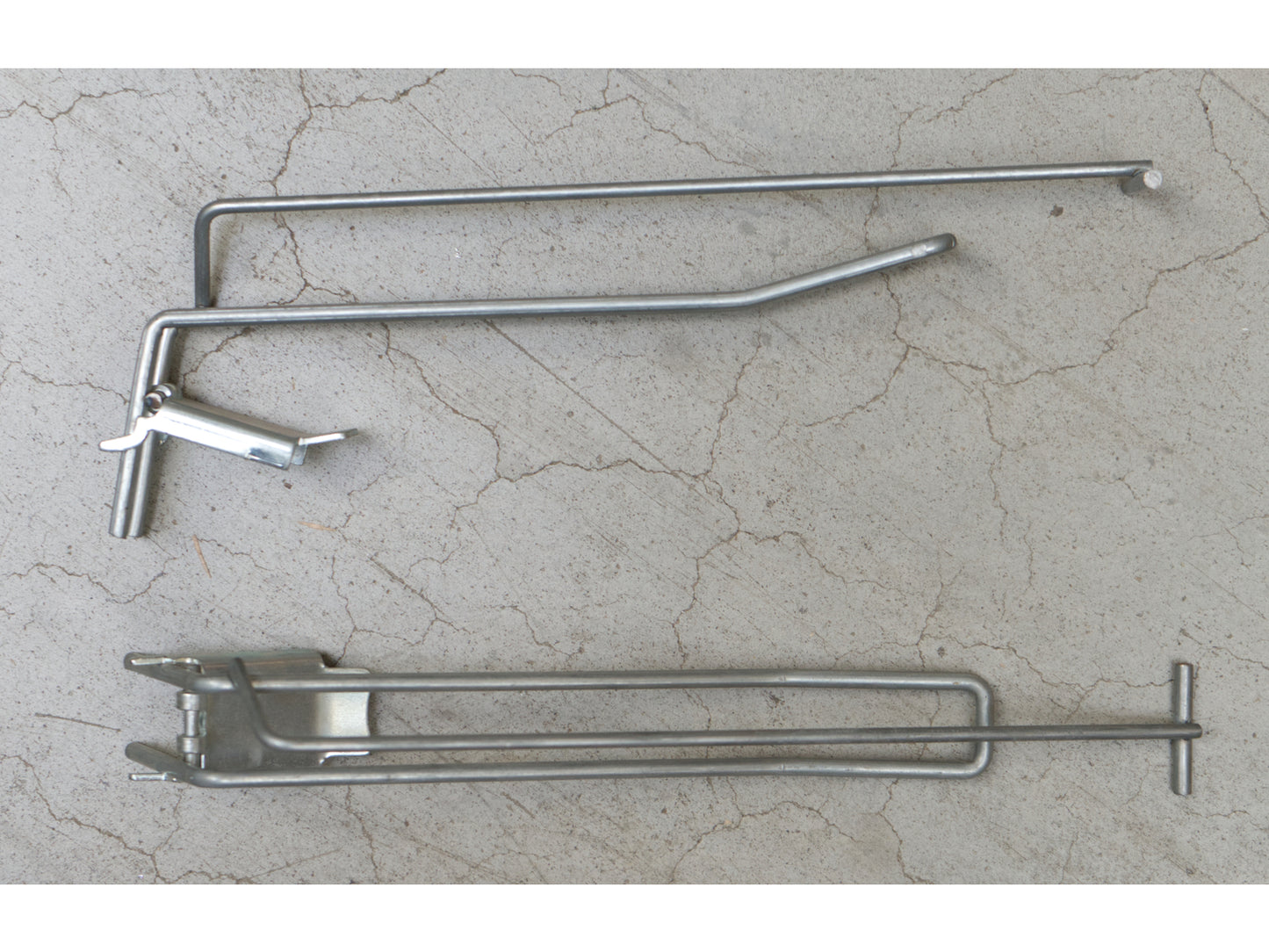 Displayhook for Slatwall with lableholder 20cm